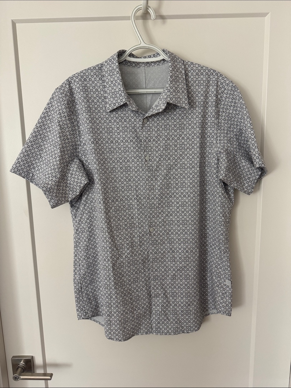 Lulu Mens Short-Sleeve Button-Up Shirt - White with Navy Geo Print